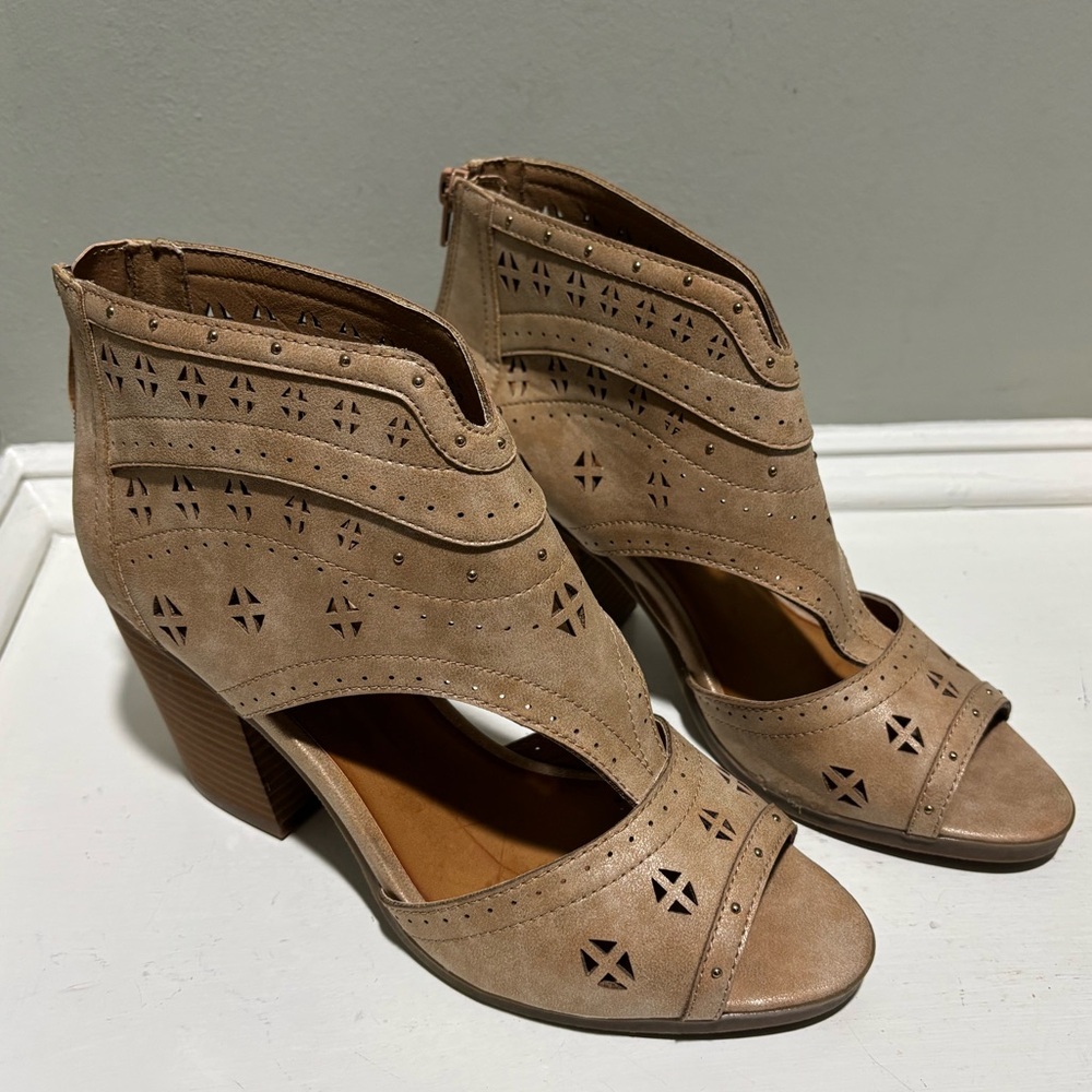 SUGAR Women’s Viveca Peep Toe Anke Bootie Heeled Sandals- size 9.5